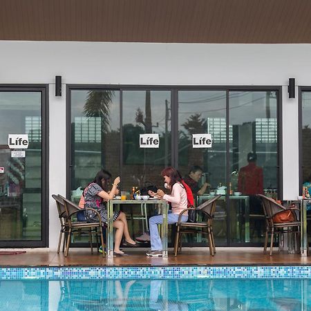 Life Grand Chiang Mai Hotel Exterior photo