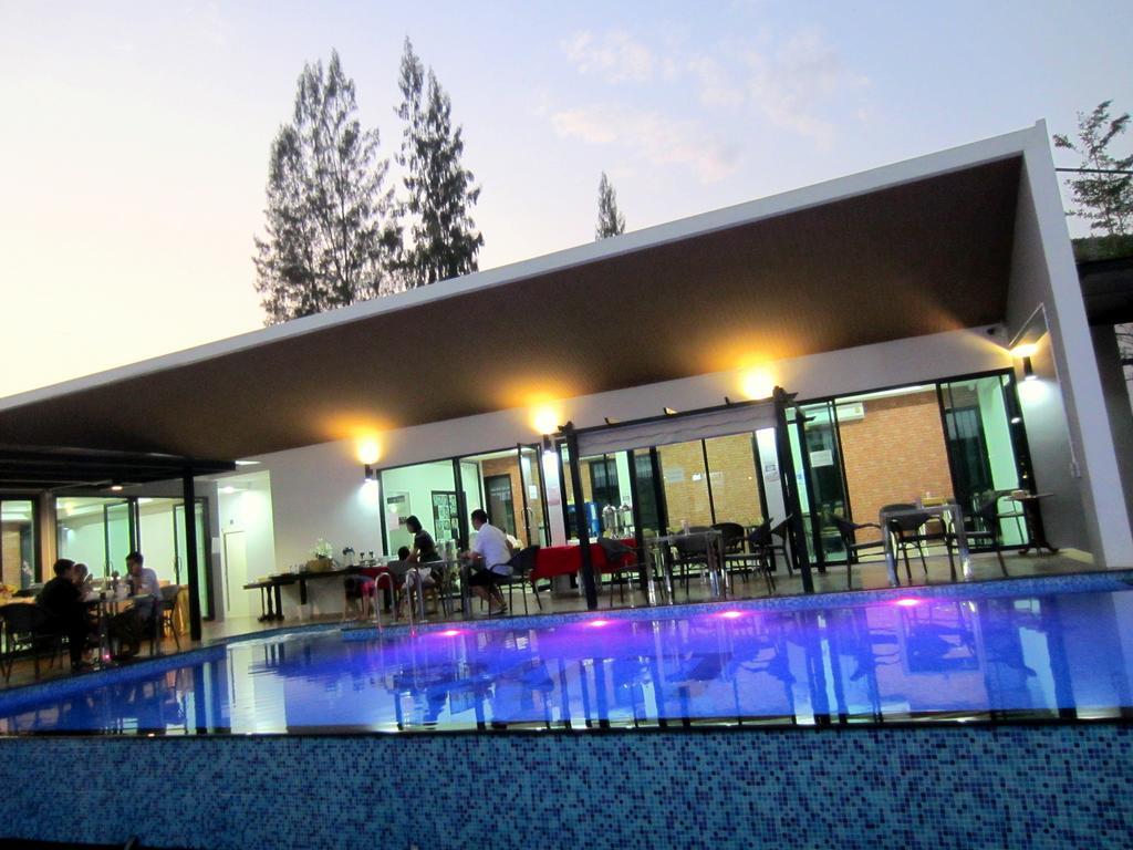 Life Grand Chiang Mai Hotel Exterior photo