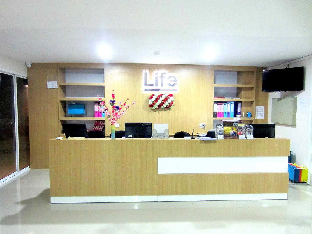 Life Grand Chiang Mai Hotel Exterior photo