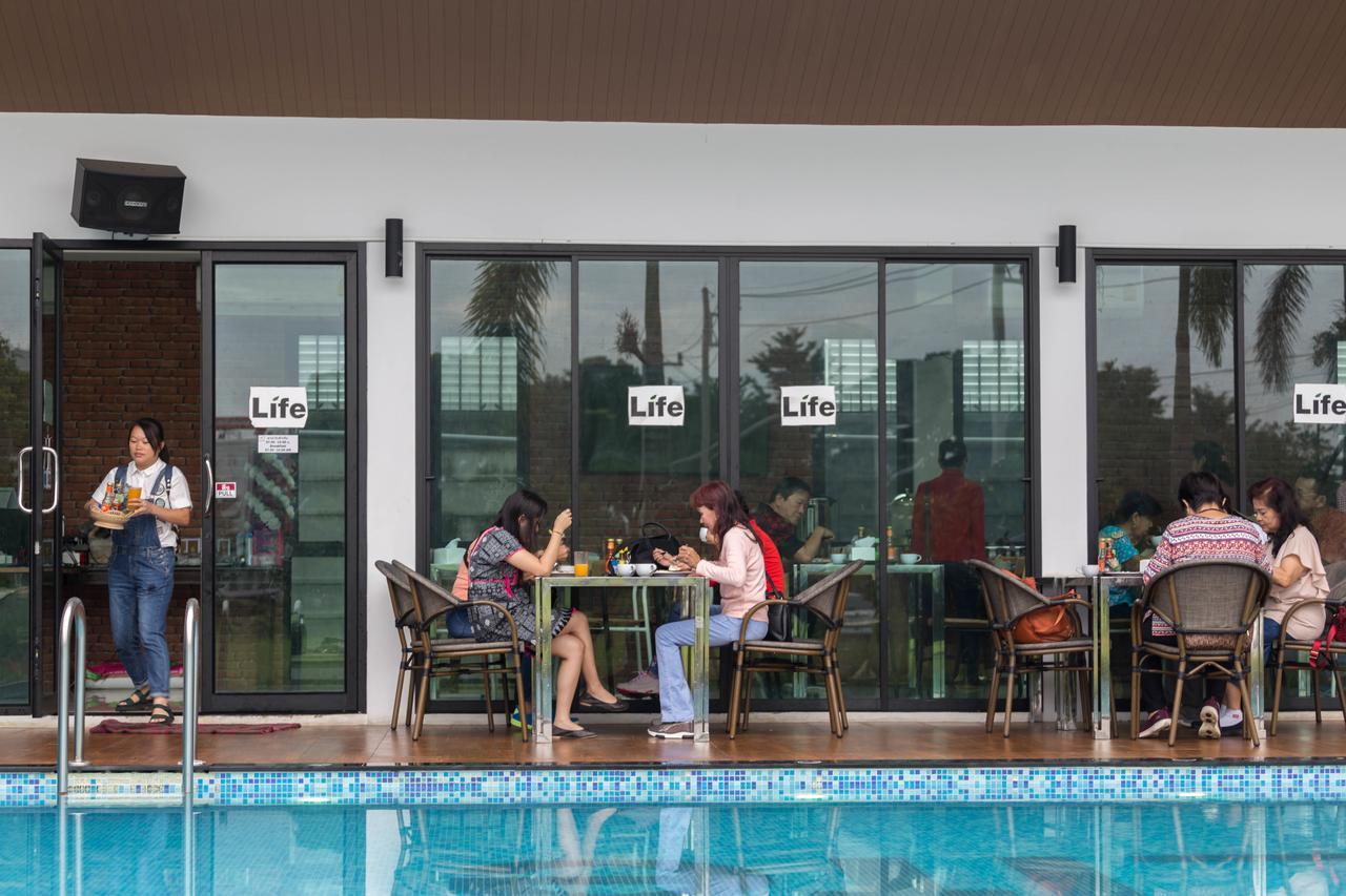 Life Grand Chiang Mai Hotel Exterior photo