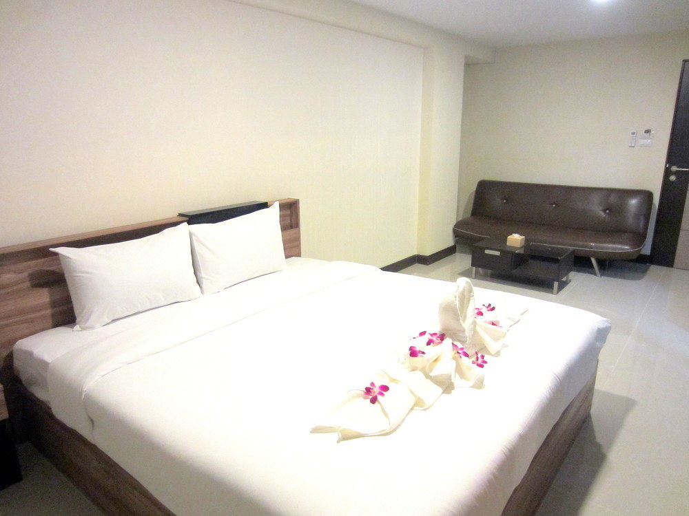 Life Grand Chiang Mai Hotel Exterior photo
